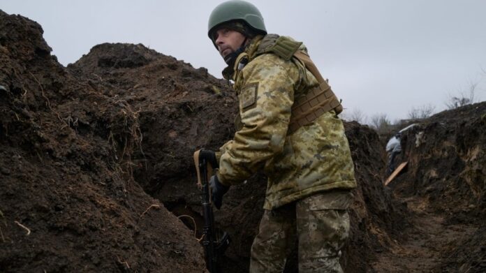 Жахлива обстановка на передовій: снаряди й спорядження створюють напружену атмосферу