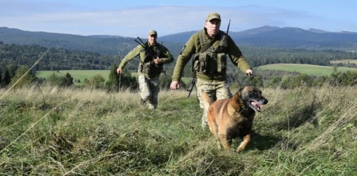 47 людей та 7 організаторів спробували незаконно перетнути кордон біля Одеси