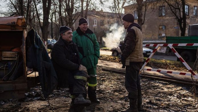 Прорив труби в Дарницькому районі: без тепла залишилися мешканці 44 будинків