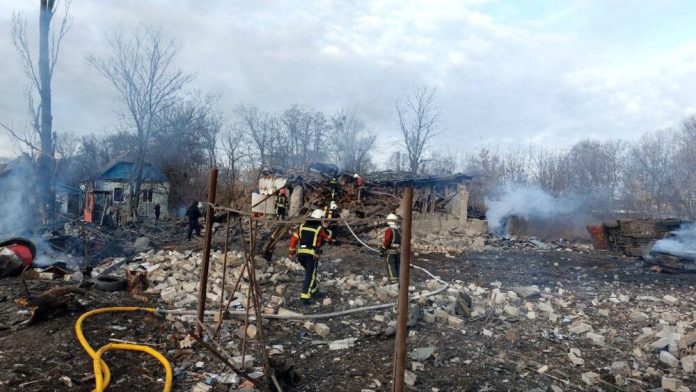 Руйнування у чотирьох районах Києва: ворожа атака забрала життя людини