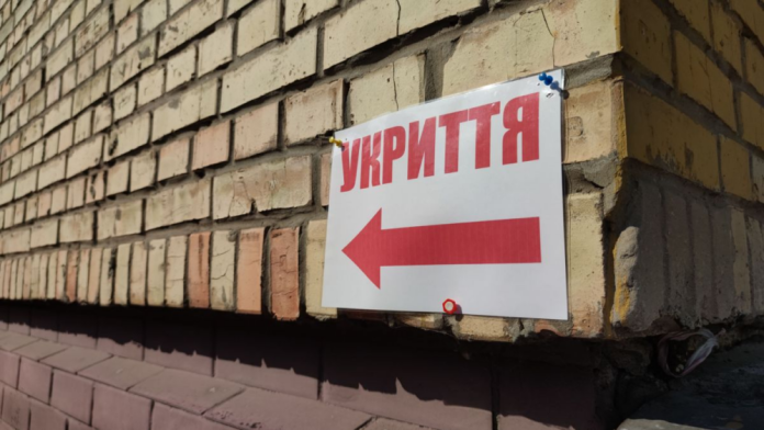 У Києві рецидивіст пограбував пенсіонерку в укритті