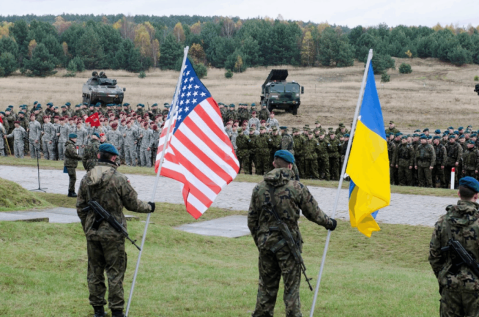 Білий дім припинив обговорення військової допомоги Україні