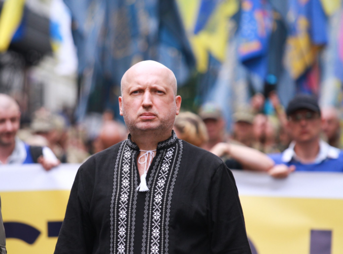 Турчинов визнав, що більшість військових у Криму здалися без бою