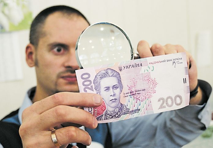 Поліція викрила мешканця Київщини, який торгував фальшивими купюрами