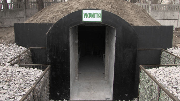 Посадовицю з Полтавщини підозрюють у змові при закупівлі укриттів для дитсадків