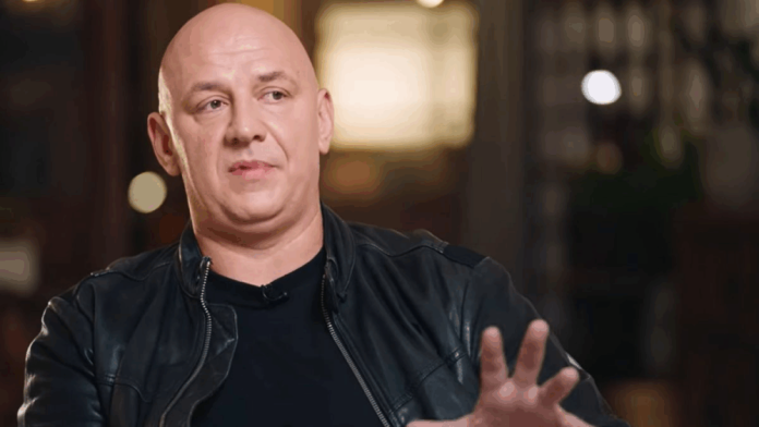 Репер Потап показав себе у весільній сукні