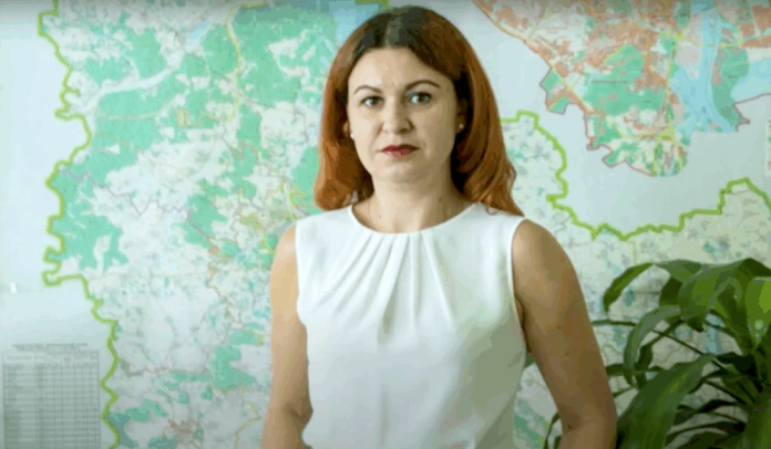 Ексчиновниця з Держгеокадастру залишила Обухів без паїв