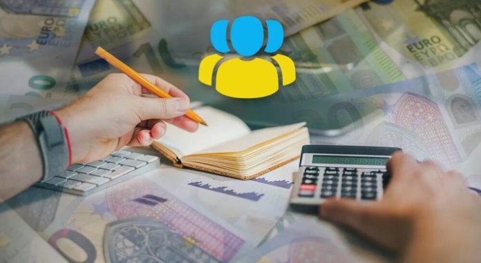 Податкова нагадала, як українцям за кордоном сплачувати податки з доходів