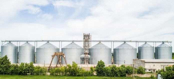 Компанії «НОВААГРО» постачала зерно окупантам і виводила мільярди в офшори