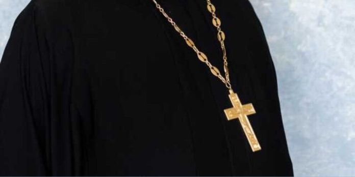 На Хмельниччині священник до смерті побив чоловіка: прокуратура повідомила подробиці