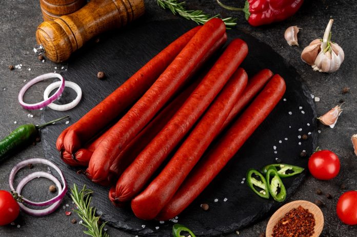 Продукти зі “склеєного” м’яса: ризик чи безпечна технологія для здоров’я