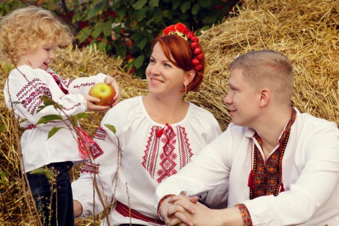 Які свята відзначають 19 серпня: міжнародні дати, українські традиції та церковні звичаї
