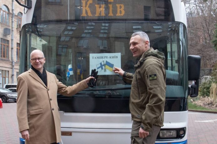 Не використана допомога: Київ отримав транспорт від партнерів, але більшість не працює на маршрутах