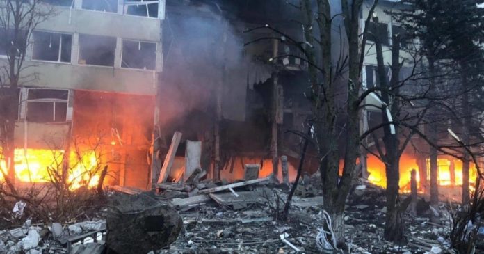 Ракетний і дроновий удар Росії: 28 вересня постраждали десятки українців, серед яких діти