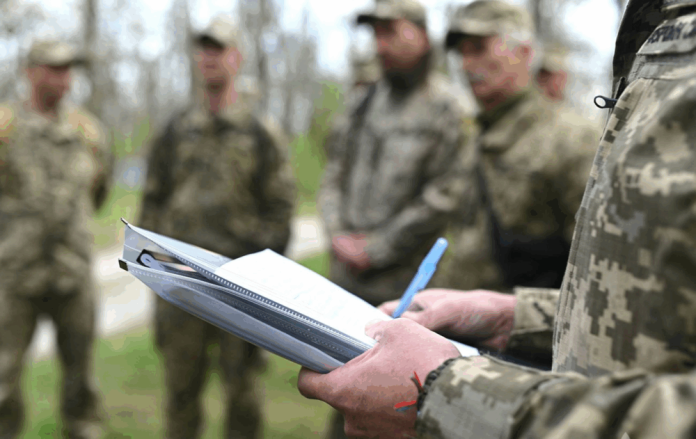 У Запоріжжі ТЦК відправив на службу чоловіка, який сам виховує двох дітей