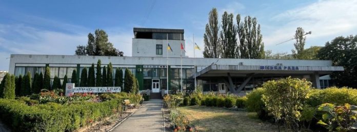 Реконструкція колишнього кінотеатру у Вишневому: додаткові витрати та нові плани для громадської будівлі Реконструкція колишнього кінотеатру у Вишневому: додаткові витрати та нові плани для громадської будівлі