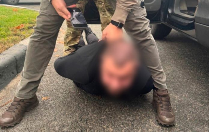 Три затриманих за викрадення чоловіка та пограбування в Харкові