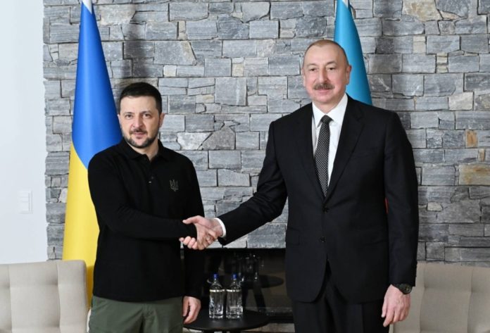 Зустріч президентів України та Азербайджану на саміті Європейської політичної спільноти в Копенгагені