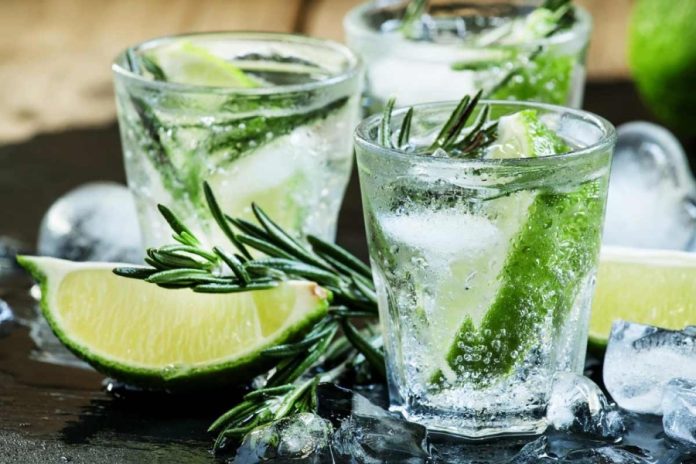 Джин-тонік як “легший вибір”: експерти пояснюють, чому цей коктейль знову привернув увагу