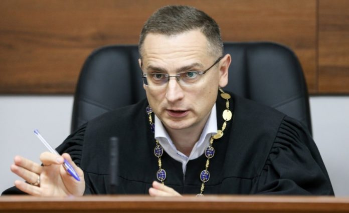 Голова Шевченківського суду Києва Євген Мартинов під тиском звинувачень у зловживаннях та покриванні порушень
