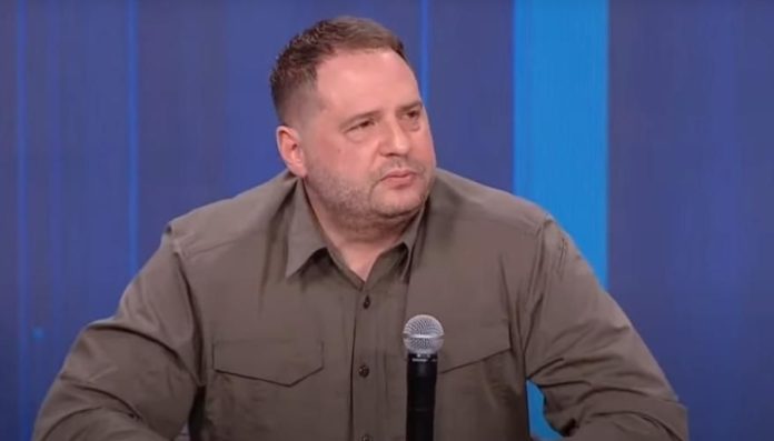 Корупційні скандали та роль Ігоря Коломойського: політичні ігри в оточенні Зеленського