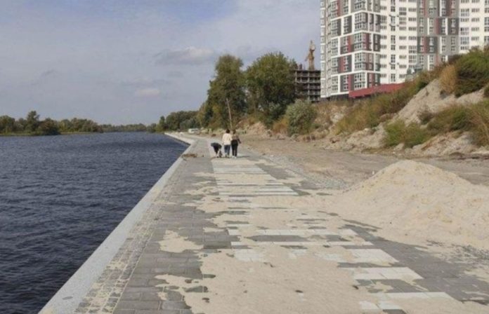 Київ: розкрито схему неправомірного використання коштів міського бюджету на облаштування набережних біля приватних житлових комплексів