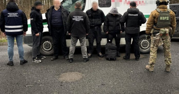 Службовий інкасаторський бус як прикриття: на Закарпатті викрили нову схему втечі ухилянтів