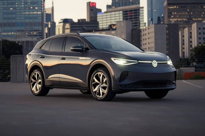 Мирослав Буковецький з Закарпатської митниці придбав електромобіль за 864 тисячі гривень напередодні новорічних свят