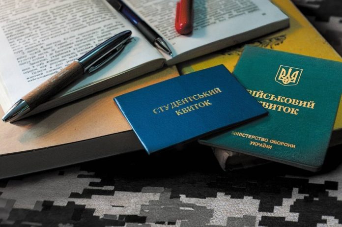 Навчання як інструмент відстрочки: чому в Україні різко зросла кількість студентів старших за 25 років