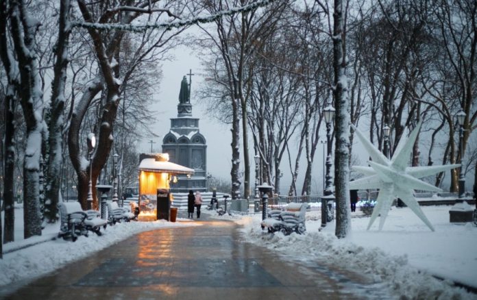 Різка зміна погоди в Україні: сніг та похолодання вже на вихідних