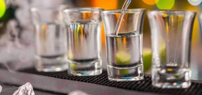 Фальсифікація алкоголю на Буковині: організатора нелегального виробництва передали до суду