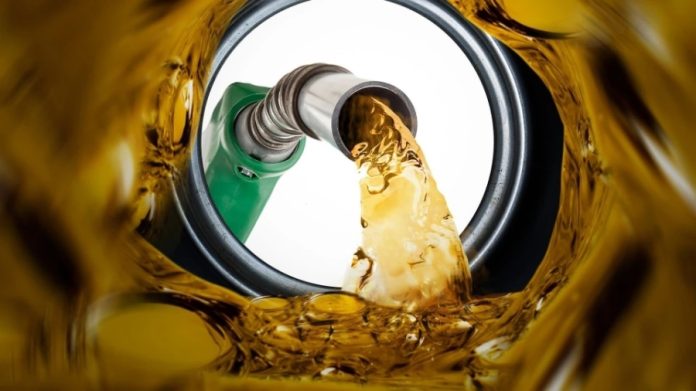 Майже мільярд на пальне: що відомо про контракти Міноборони на бензин А-80