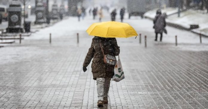 Похмурий та вологий вівторок в Україні: детальний прогноз погоди