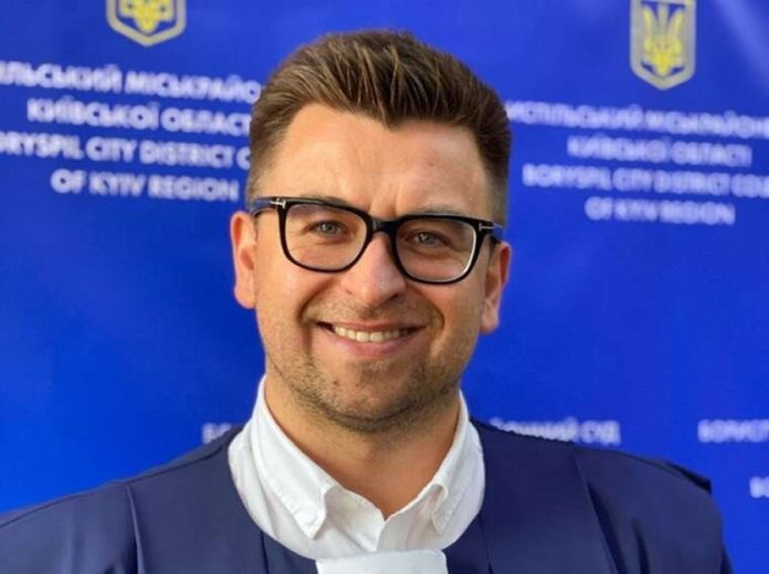 Суддя Дмитро Ткаченко не відповідає критеріям доброчесності через розбіжності у деклараціях