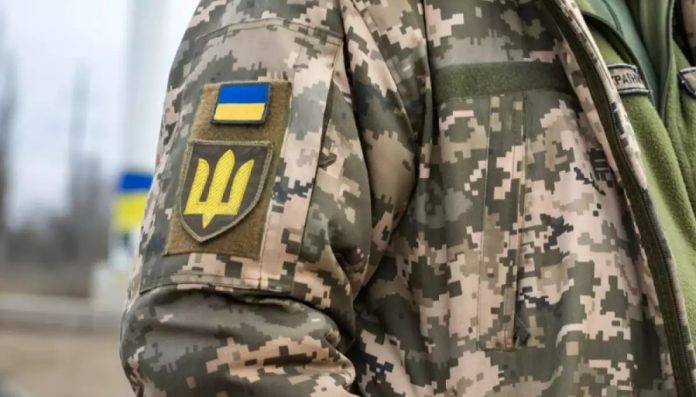 Підозра колишньому заступнику начальника Одеського обласного територіального центру комплектування та його родичці