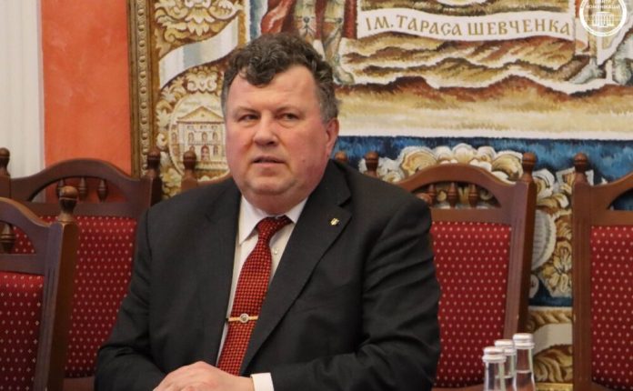 Бугров підтвердив намір знову балотуватися на посаду ректора КНУ після звільнення