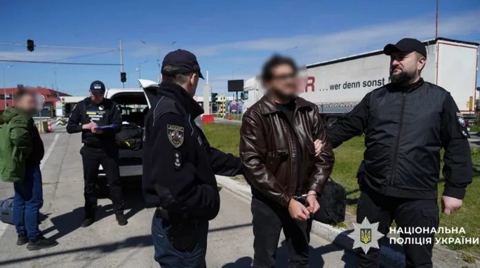 Шахраї, які збирали гроші на авто для ЗСУ під виглядом відомих благодійних фондів, викриті поліцією