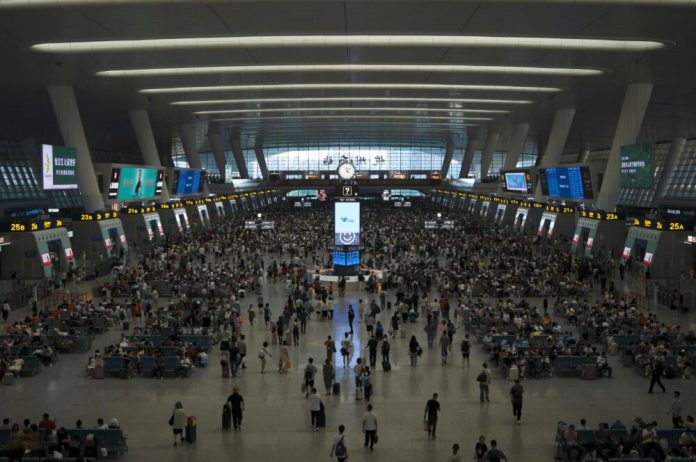 Скорочення рейсів в європейських авіакомпаніях через стрімке зростання цін на пальне