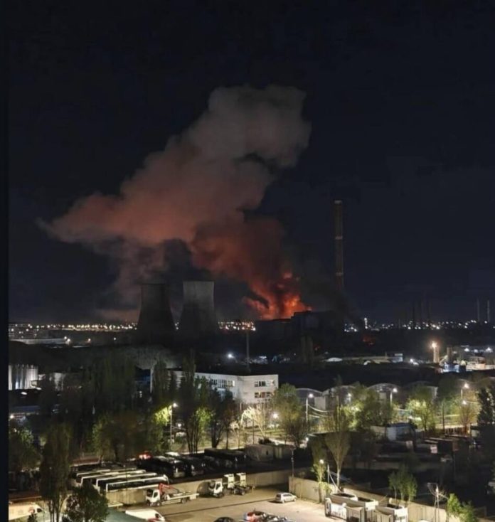 Вибух на теплоелектроцентралі у Бухаресті: без постраждалих, але з масштабною пожежею