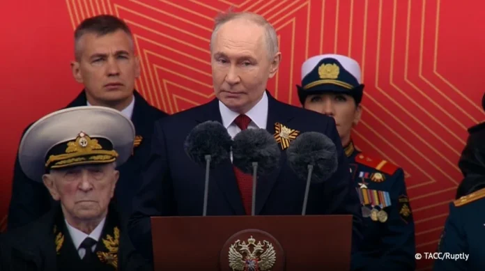 Путін на параді 9 травня зв’язав війну з Україною з “перемогою над нацизмом”